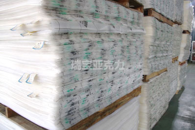 玻璃和亞克力板材的承重區(qū)別