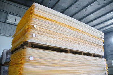 柜門用玻璃貴還是亞克力板材貴